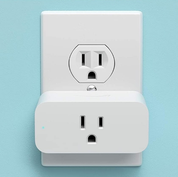 Amazon Echo Dot 4th Gen in White & Smart Plug Bundle - Picture 2 of 3